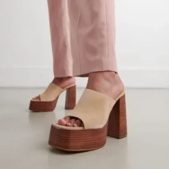 Mules à talons et bouts ouverts