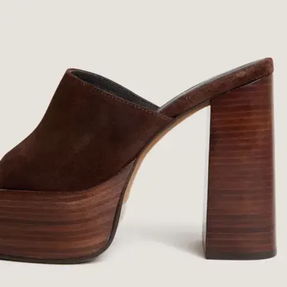 Mules à talons et bouts ouverts