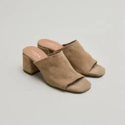 Mules à talons et bouts ouverts