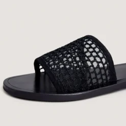 Nu-pieds à détails ajourés