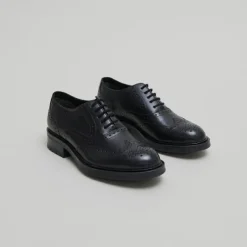 Richelieus à détails ajourés