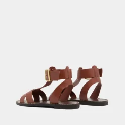 Sandales à boucles et brides