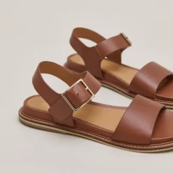 Sandales à brides et bouts ouverts