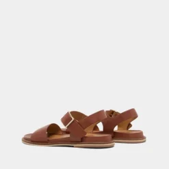 Sandales à brides et bouts ouverts