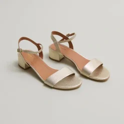 Sandales à talons carrés