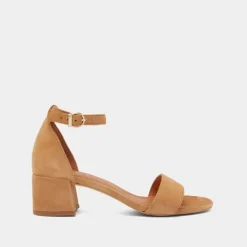 Sandales à talons carrés