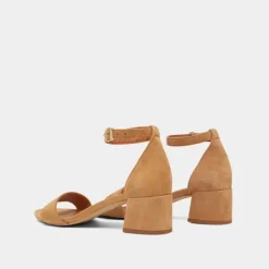 Sandales à talons carrés