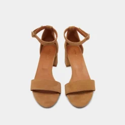 Sandales à talons carrés