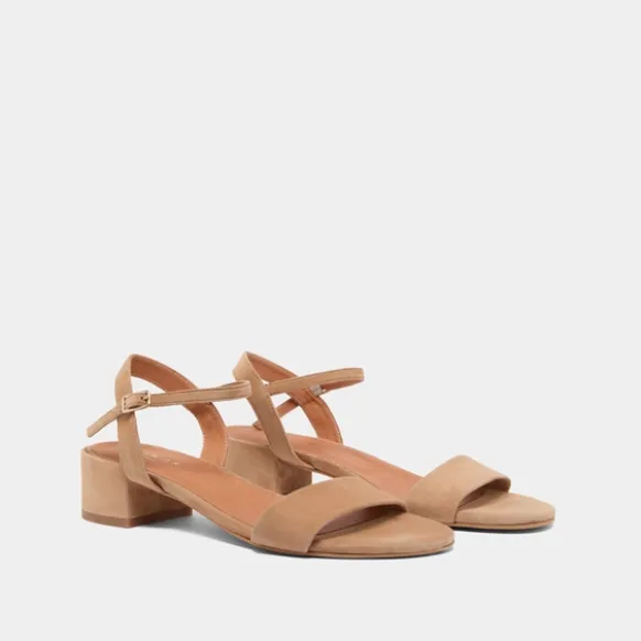 Sandales à talons carrés