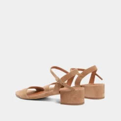 Sandales à talons carrés