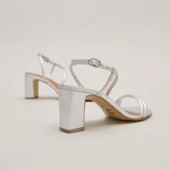 Sandales à talons et brides
