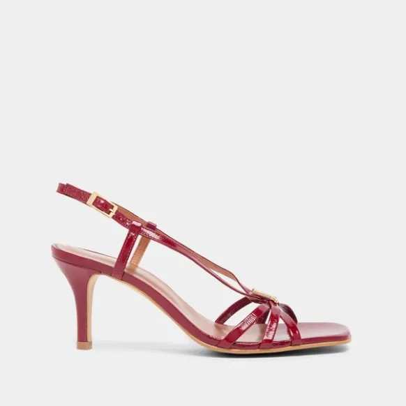 Sandales à talons et monogrammes