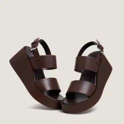 Sandales compensées à brides larges