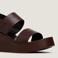 Sandales compensées à brides larges