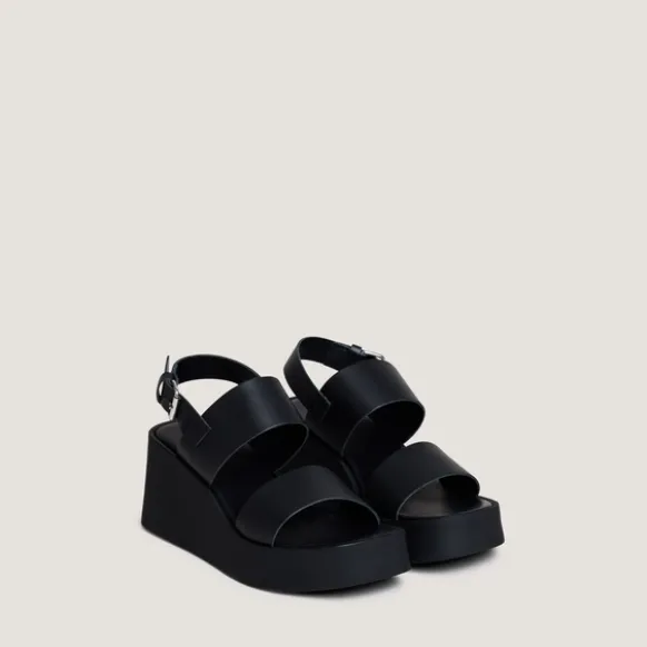 Sandales compensées à brides larges