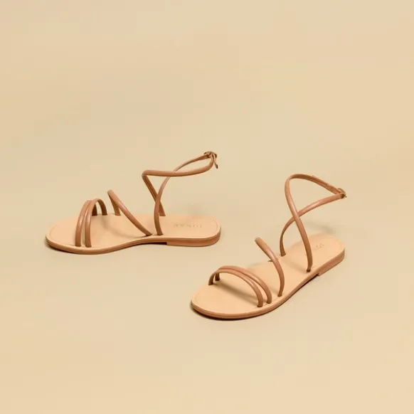 Sandales plates à brides et lanières
